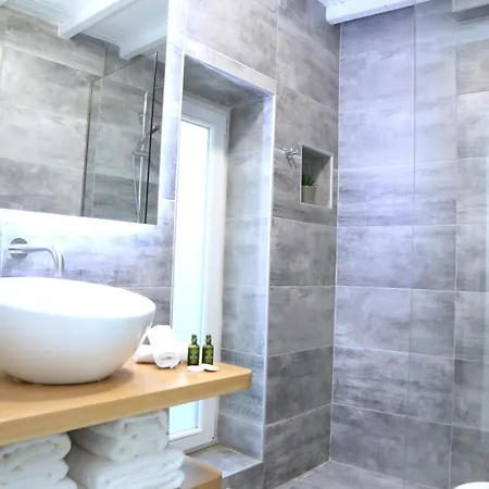 Whitelist Lux In Mykonos Town