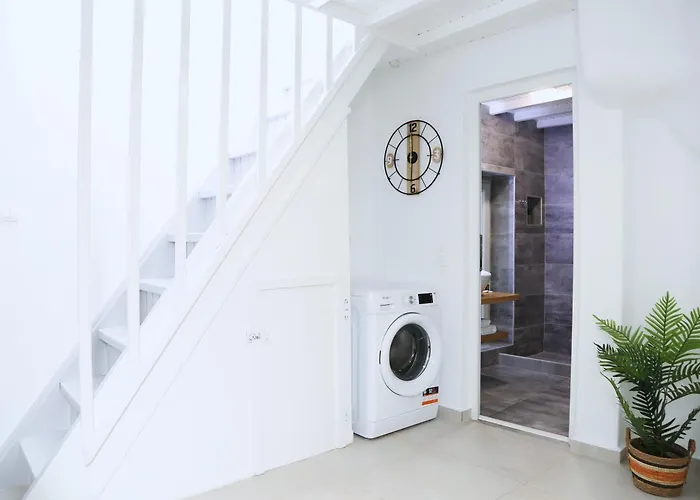 Whitelist Lux In Mykonos Town