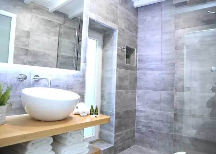 Whitelist Lux In Mykonos Town